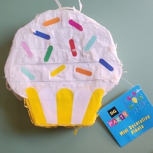 NWT White and Yellow Mini Cupcake Pinata